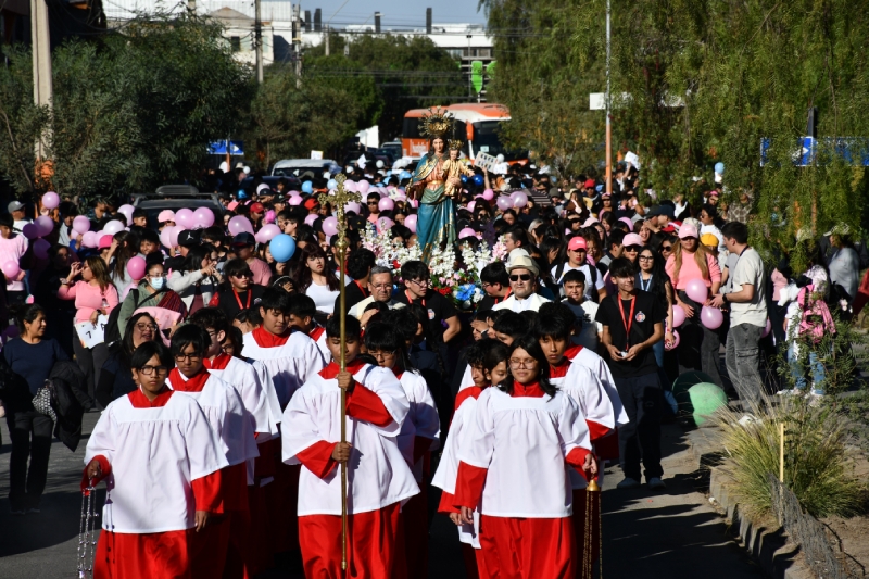 Masiva participación en emotiva y bella procesión de la Virgen María Auxiliadora