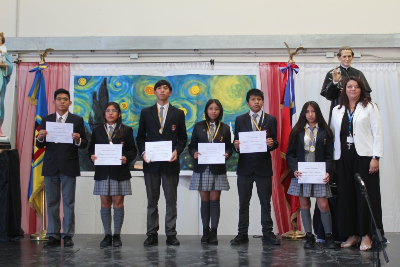 Premian a alumnos/as destacados del segundo semestre