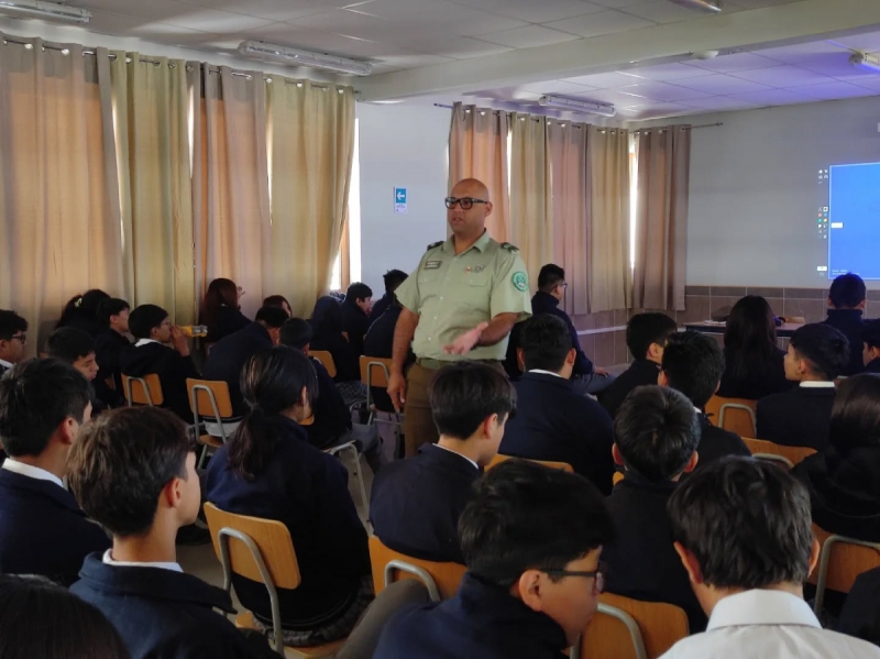 Carabineros de Calama realiza primera charla del a&ntilde;o en el Colegio Don Bosco