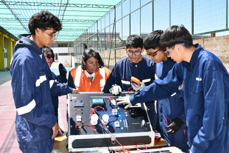 Estudiantes de Electricidad de Don Bosco Calama vivieron su &uacute;ltimo Taller pr&aacute;ctico del programa &ldquo;F&oacute;rmate Energ&iacute;a&rdquo;